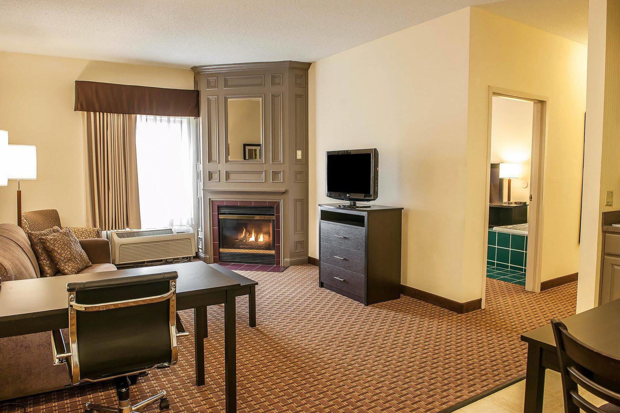Comfort Inn & Suites Warsaw Near Us-30 Ngoại thất bức ảnh